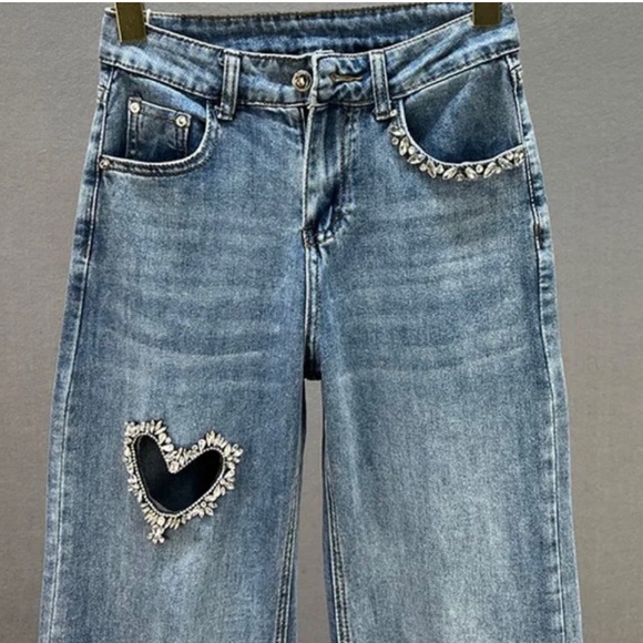 NWT Le Petit Coeur Faded Open Heart BOUTIQUE Swarovski Crystal Jean Sz 29
